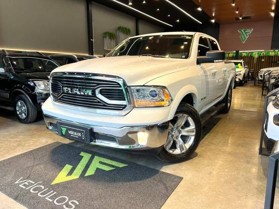 RAM CLASSIC 5.7 V8 GASOLINA LARAMIE CD 4X4 AUTOMÁTICO RAM CLASSIC 5.7 V8 GASOLINA LARAMIE CD 4X4 AUTOMÁTICO